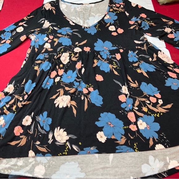 Torrid 1 BLUE floral TUNIC long Sleeve high waist scoop neck strrtchy knit shirt - Picture 5 of 14